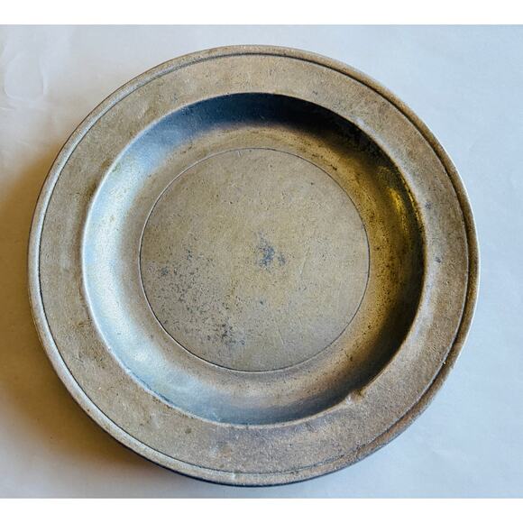 Set of 2 Columbia Wilton Armetale Pewter Gates House Tavern 9” Dinner Plates - Picture 3 of 7